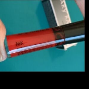 Mary Kay Nourishine Plus Lip Gloss - Rock -n- Red ♥️❤️❤️❤️❤️
